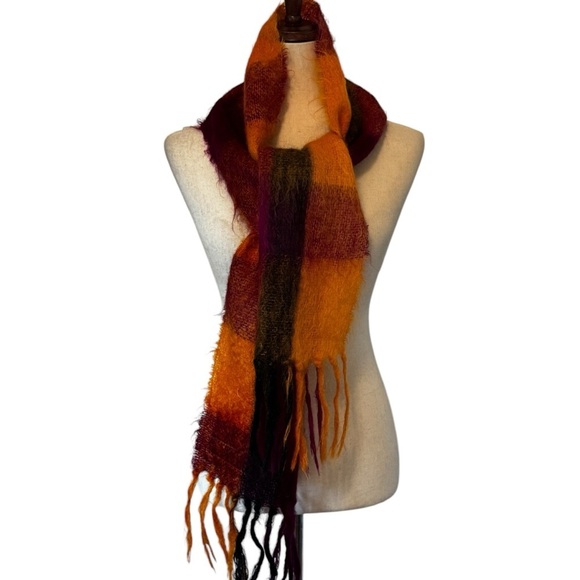 Carson Pirie Scott & Co.Plaid Scarf with Fringe Made In England mohair and wool - Picture 8 of 13